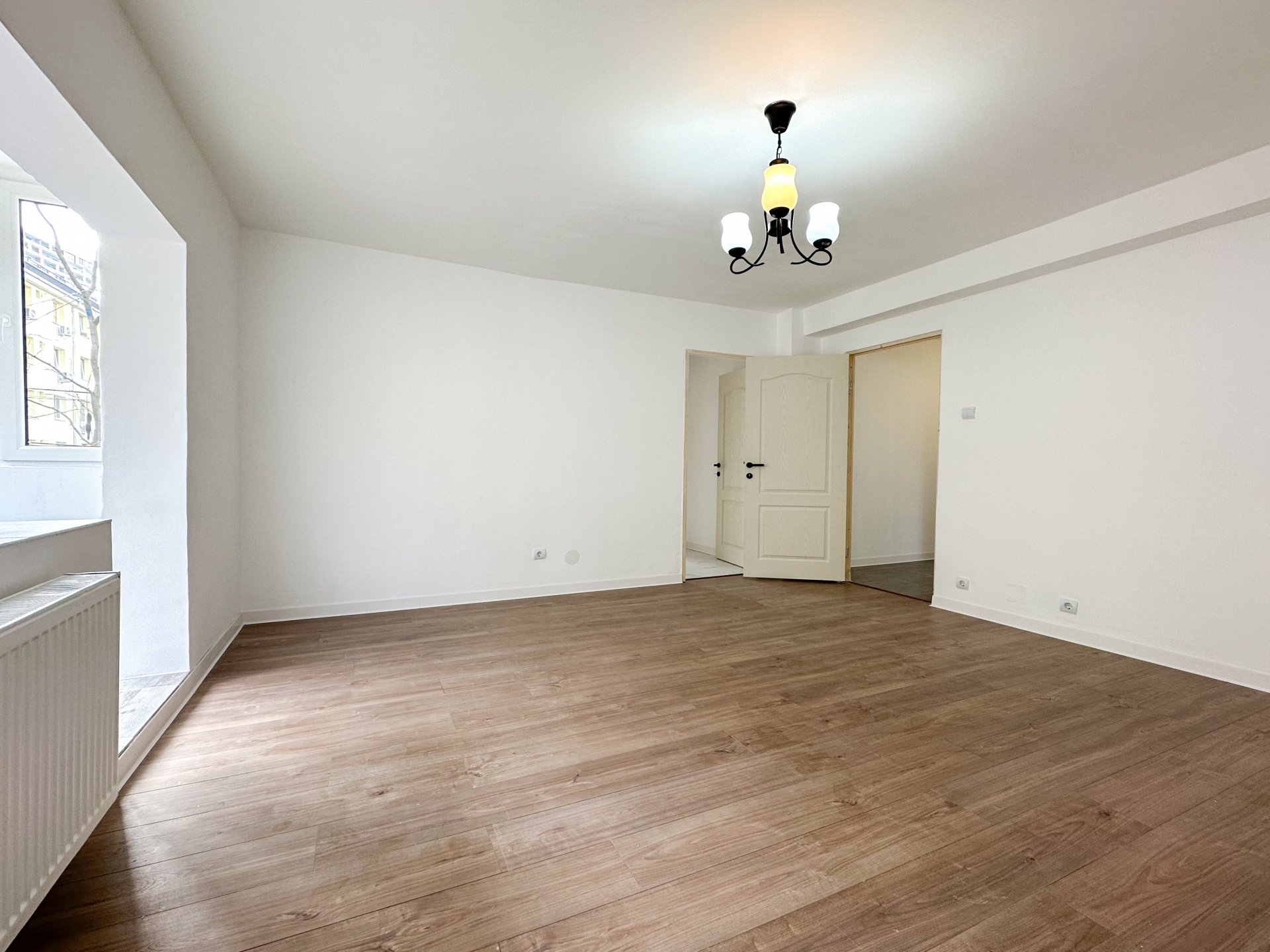 Lângă parc, renovat complet, gata să devină al tău. Totul nou! — 4