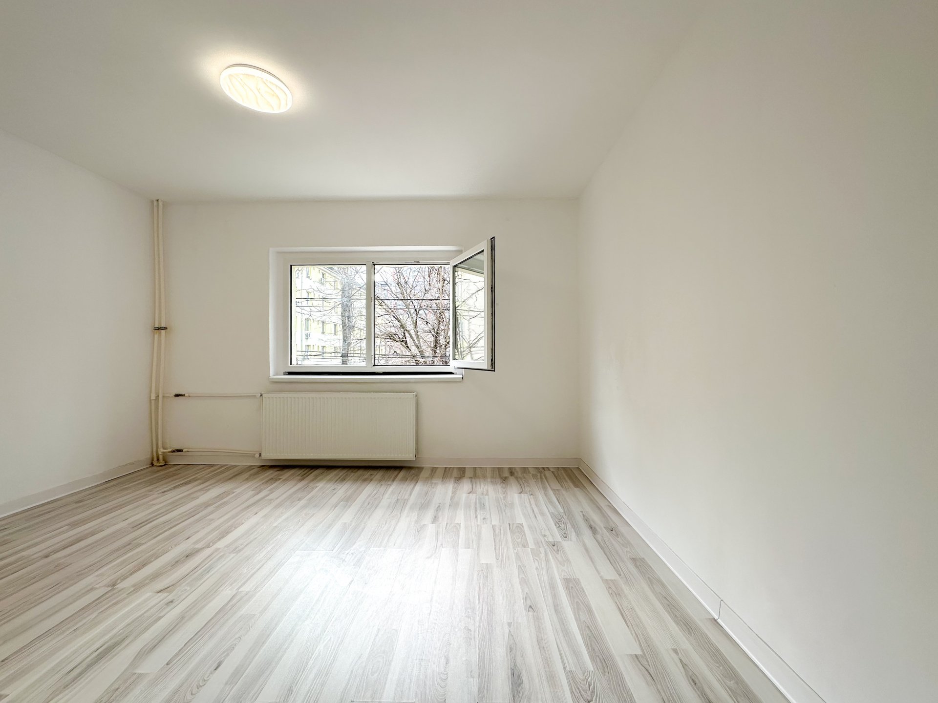 Lângă parc, renovat complet, gata să devină al tău. Totul nou! — 5