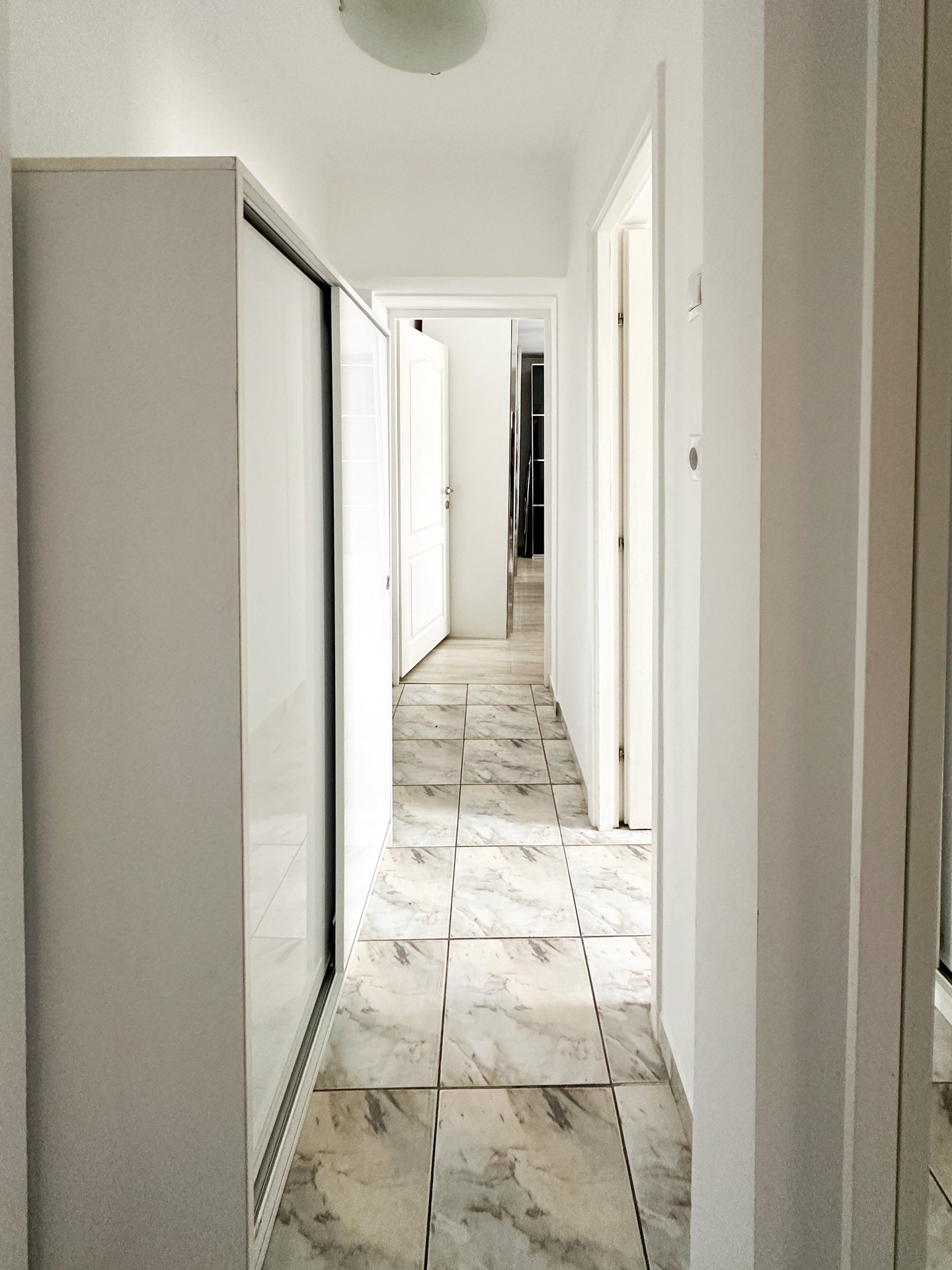 Piața Alba Iulia nr. 1 — decomandat, etaj 2, vedere spre rond — 5